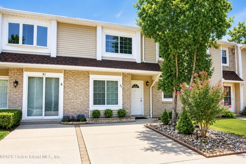 49 Francesca Ln, Staten Island, NY, 10303-2109 | Card Image
