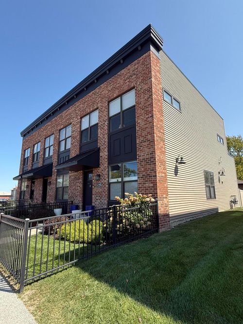 380 N Indiana Ave, Crown Point, IN, 46307-3451 | Card Image