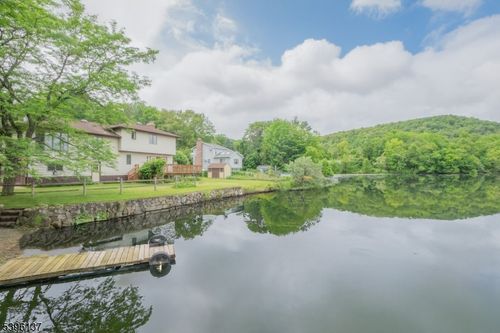 18 Valley Dr W, Glenwood, NJ, 07418-1813 | Card Image