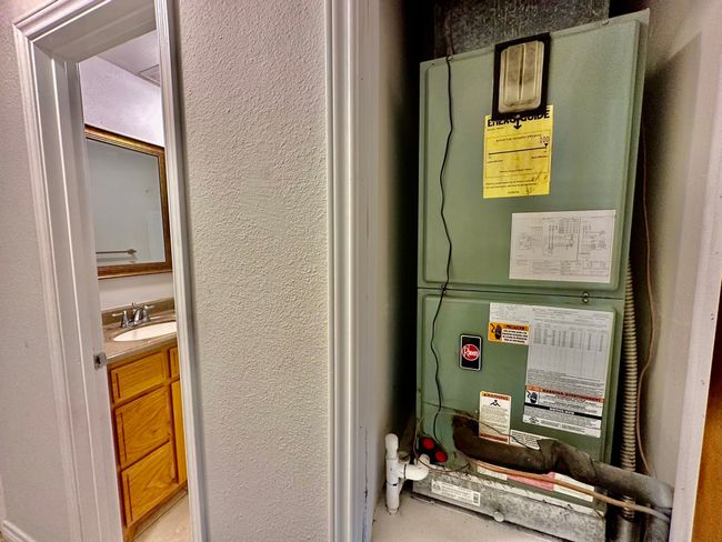 Utilities featuring a sink and heating unit | Image 10