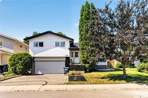 526 Tobin Cres, Saskatoon, SK, S7K4N8 | Card Image