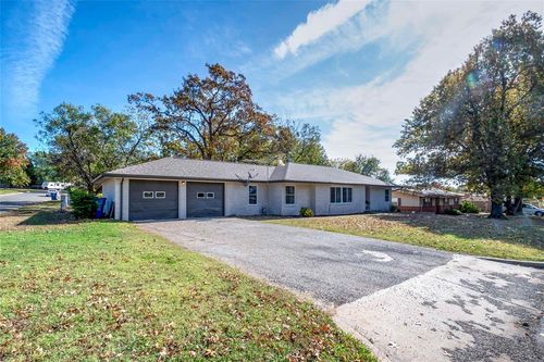 124 N Dewey Ave, Chandler, OK, 74834-1435 | Card Image