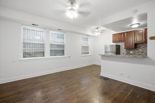 102-3727 N Pine Grove Ave, Chicago, IL, 60613-4140 | Card Image