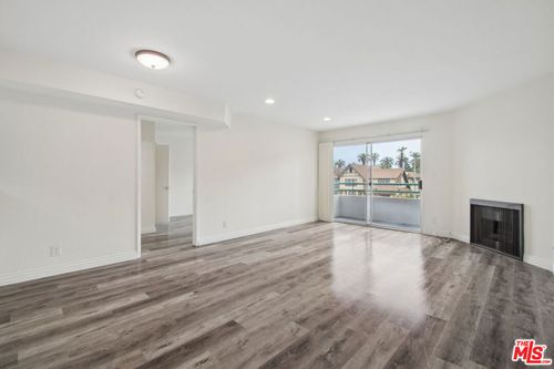 202-870 Crenshaw Blvd, Los Angeles, CA, 90005-5203 | Card Image