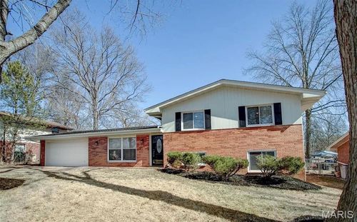 824 English Ln, Belleville, IL, 62223-2616 | Card Image