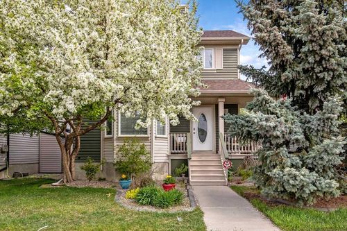 17 Luxstone Cres Sw, Airdrie, AB, T4B2W6 | Card Image