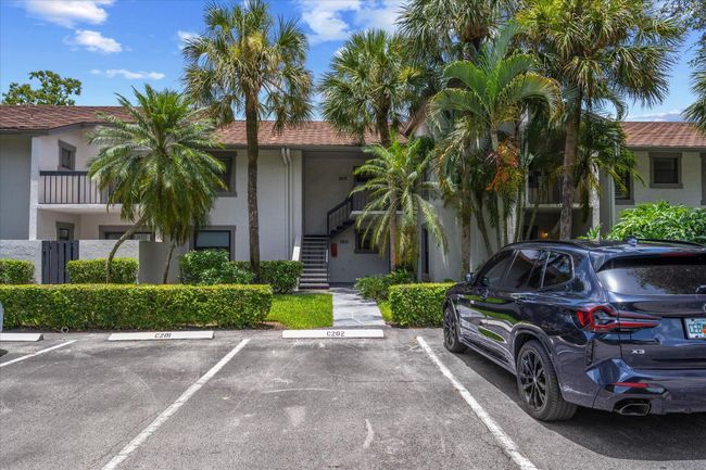 C102 - 11311 Pond View Drive, Condo with 2 bedrooms, 2 bathrooms and null parking in Wellington FL | Image 2