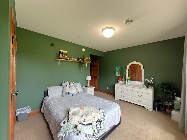 17216 County Road 5 Nw, House other with 5 bedrooms, 4 bathrooms and null parking in New London MN | Image 60