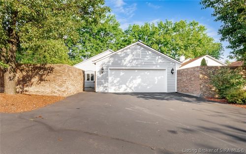 21 Lily Run, Jeffersonville, IN, 47130-7538 | Card Image