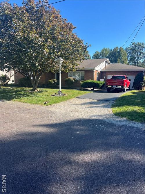 214 W 4th St, Hartford, IL, 62048-1210 | Card Image