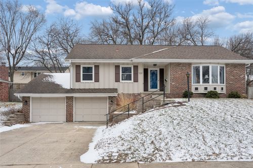 2008 Center St, West Des Moines, IA, 50265-2227 | Card Image