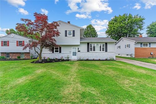 7479 Goldenrod Dr, Mentor-On-The-Lake, OH, 44060-3305 | Card Image