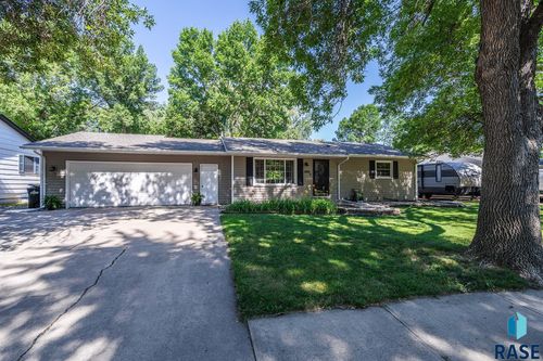 3808 S Morrow Dr, Sioux Falls, SD, 57106-1244 | Card Image