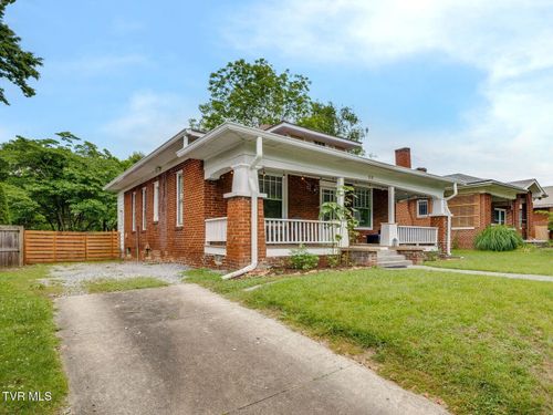 818 W Maple St, Johnson City, TN, 37604-6510 | Card Image