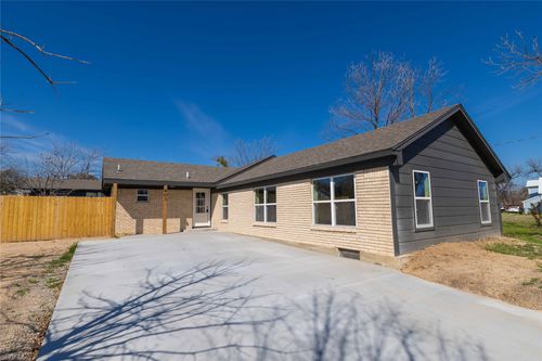 603 N Pearl St, Comanche, TX, 76442-1749 | Card Image