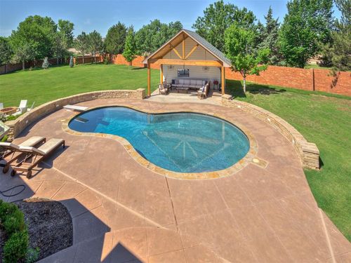 18601 Wolf Creek Dr, Edmond, OK, 73012-4100 | Card Image