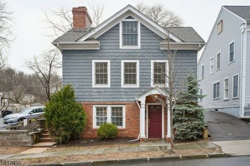 35 Dehart St, Morristown, NJ, 07960-5211 | Card Image