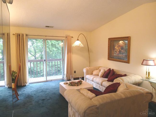 5292 Eaglesnest Dr, Condo with 2 bedrooms, 2 bathrooms and null parking in Cincinnati OH | Image 5