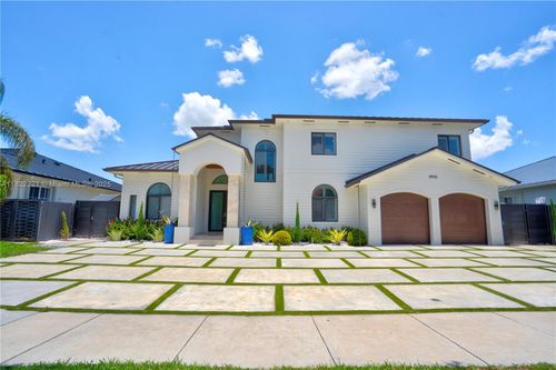 8965 Nw 174th Ln, Hialeah, FL, 33018-6679 | Card Image