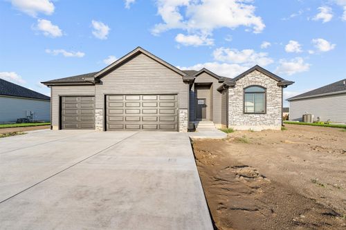 2907 Crystal Lake Dr, Salina, KS, 67401 | Card Image
