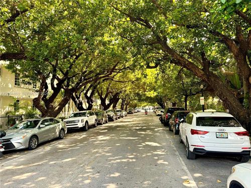 b202-349 Meridian Ave, Miami Beach, FL, 33139-8736 | Card Image