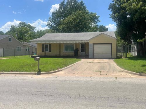 1611 N 8th St, Arkansas City, KS, 67005-1857 | Card Image
