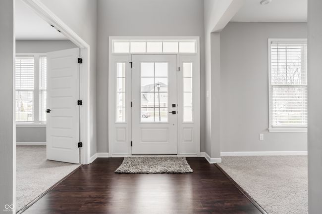 Welcome Home to this beautiful entry. | Image 7