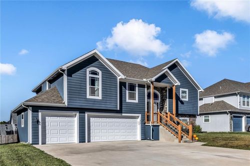 824 Hickory Dr, Tonganoxie, KS, 66086-5440 | Card Image