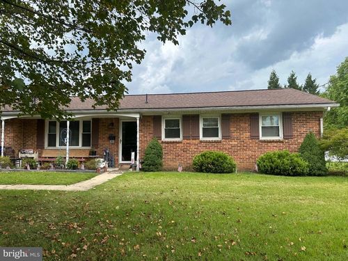 301 Catherine St, GREENCASTLE, PA, 17225-1539 | Card Image