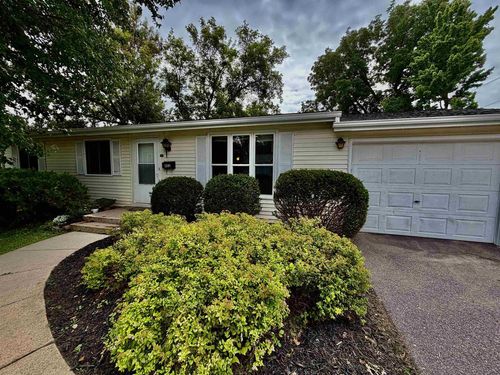 402 South St, Baraboo, WI, 53913-3049 | Card Image