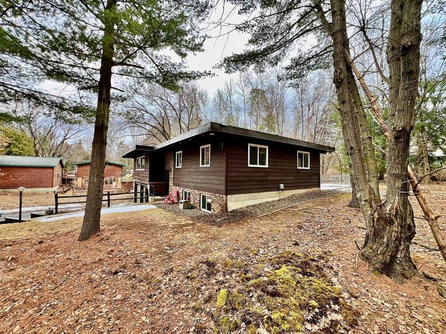 Side of home with fenced yard.jpg | Image 36