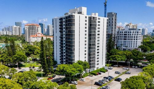 504-20100 W Country Club Dr, Aventura, FL, 33180-1633 | Card Image