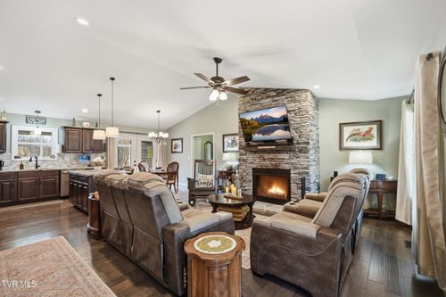 910 Kitchen Branch Rd, Greeneville, TN, 37743-5441 | Card Image