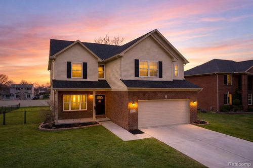 30529 Bradbury Dr, Flat Rock, MI, 48134-2155 | Card Image