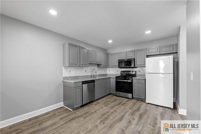 142 Lackland Ave, Townhouse with 2 bedrooms, 3 bathrooms and null parking in Piscataway NJ | Image 13