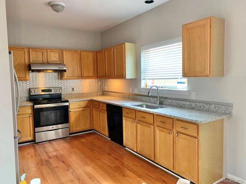 4797 Carrington Dr, Oakland Twp, MI, 48306-1495 | Card Image