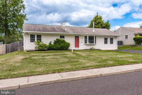 351 Doone Rd, FAIRLESS HILLS, PA, 19030-2212 | Card Image