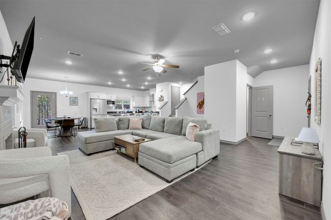8705 Tudor Pl, Townhouse with 3 bedrooms, 3 bathrooms and null parking in Dallas TX | Image 4
