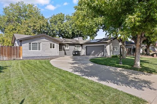 2424 W Fairview Ct, Visalia, CA, 93277-2012 | Card Image