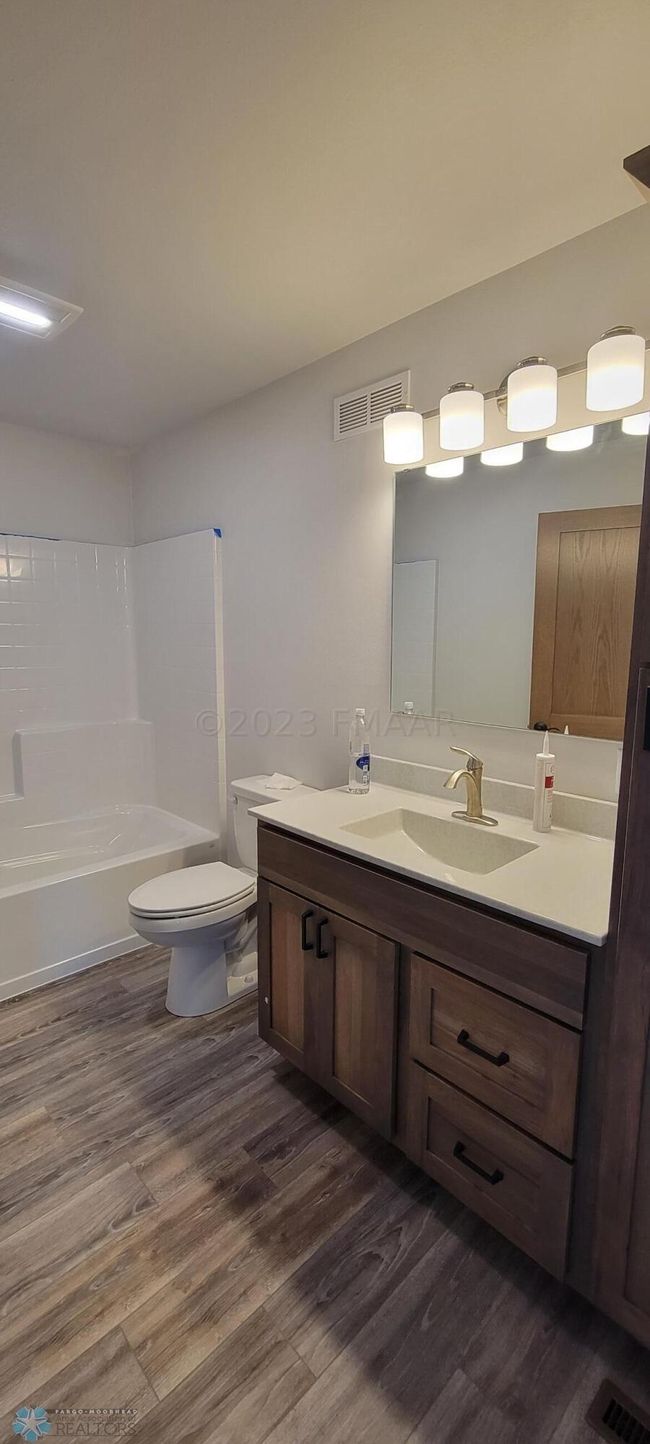 Main bathroom | Image 17