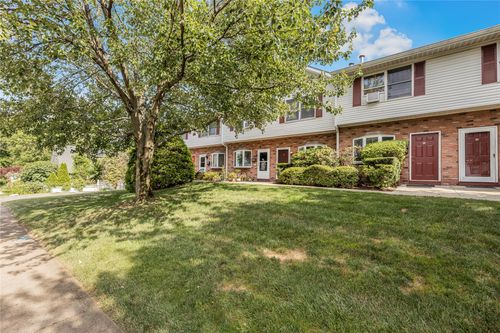 94 Remington Pl, New Rochelle, NY, 10801-3900 | Card Image