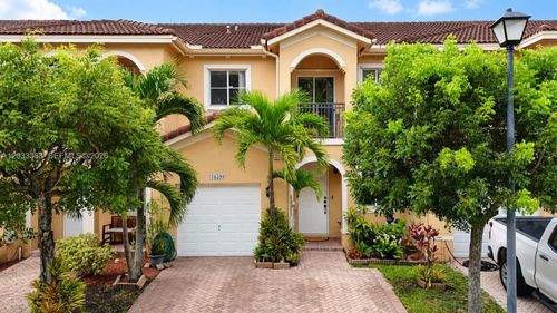 16590 Sw 70th St, Miami, FL, 33193-4492 | Card Image