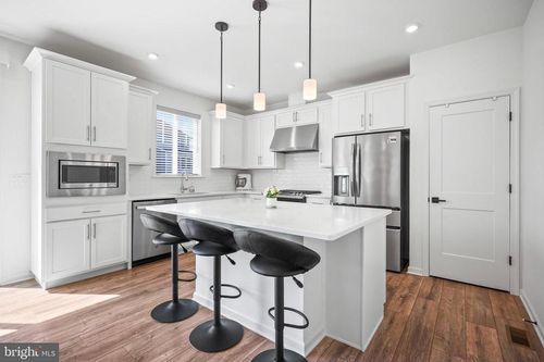 40 Gazania Dr, Old Bridge, NJ, 08857-6776 | Card Image