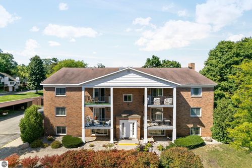27-540 Georgetown Dr, Traverse City, MI, 49684-4474 | Card Image