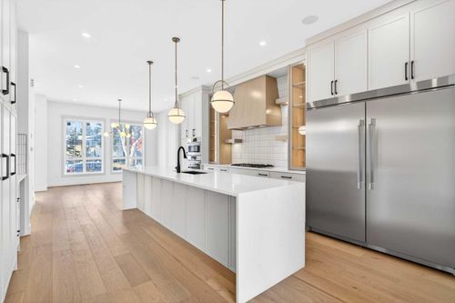 3112 40 St Sw, Calgary, AB, T3E3J8 | Card Image