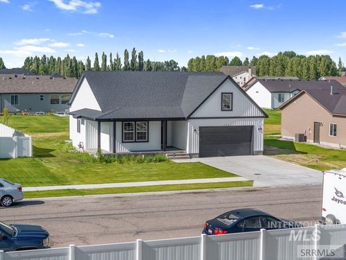 4201 Zona Way, Idaho Falls, ID, 83401-1676 | Card Image
