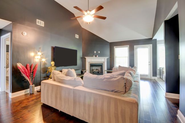 1029 Charles Thomas Dr, House other with 3 bedrooms, 2 bathrooms and 2 parking in Clarksville TN | Image 6