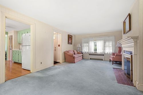 10 Maple St, Wenham, MA, 01984-1921 | Card Image