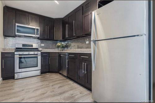 17z2-2 Bay Club Dr, Bayside, NY, 11360-2957 | Card Image