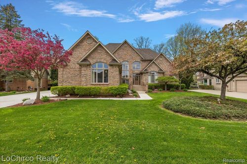 14382 Knightsbridge Dr, Shelby Township, MI, 48315-2820 | Card Image